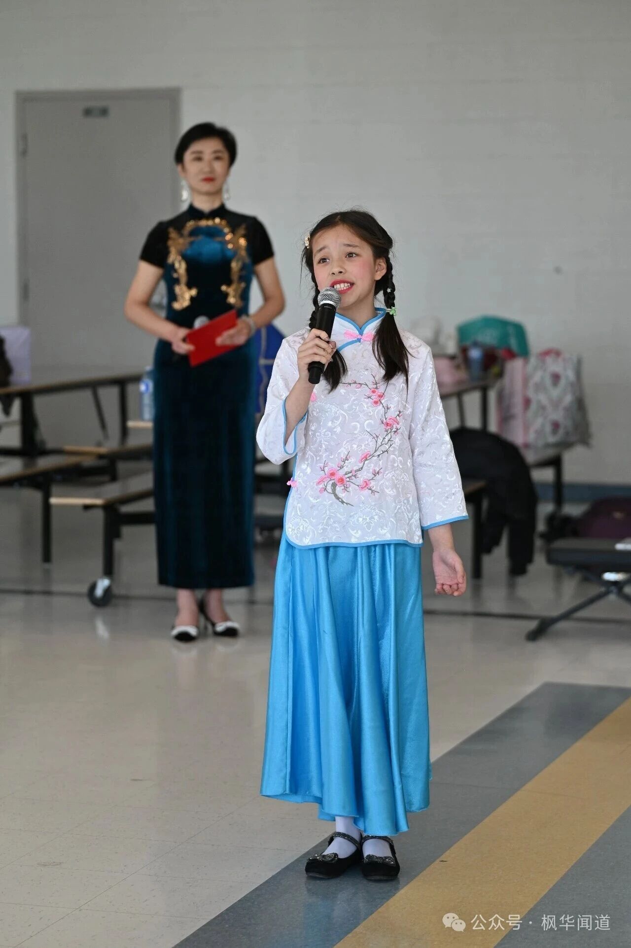 Xia Moli recites Chinese Language