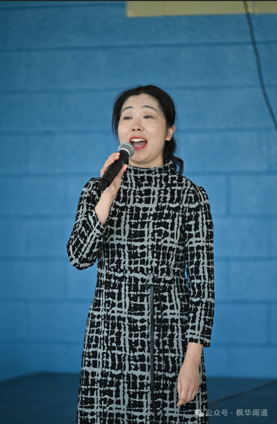 Yang Yajie sings Song Flying Over the Earth