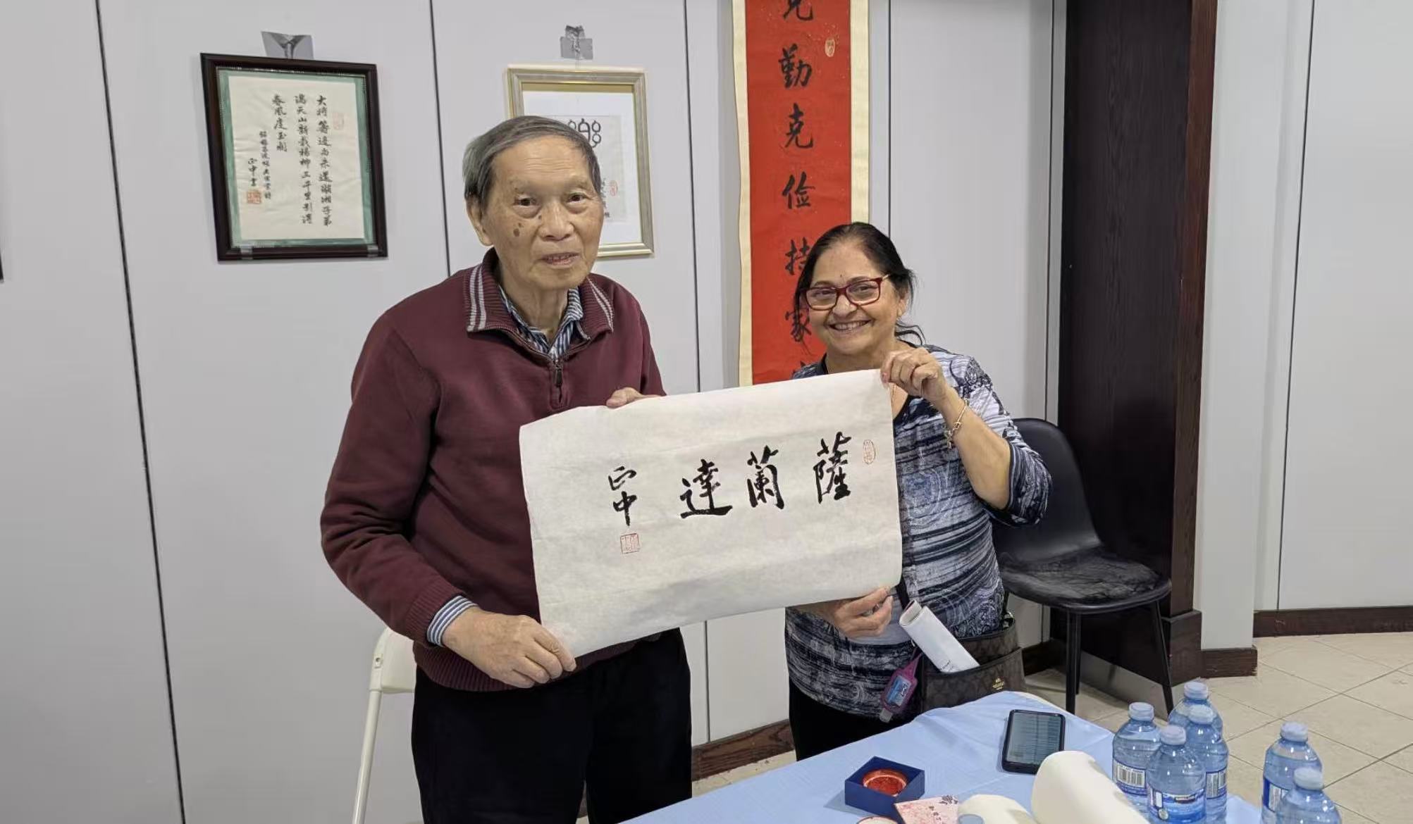 唐教授挥毫